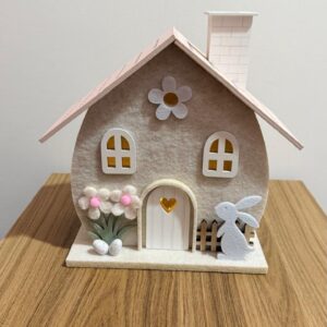 Casinha madeira com led 14x25cm