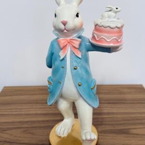 Coelho casaco azul com bolo de resina 28cm
