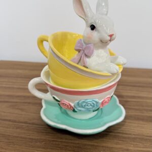 Coelho nas xícaras de resina 15cm
