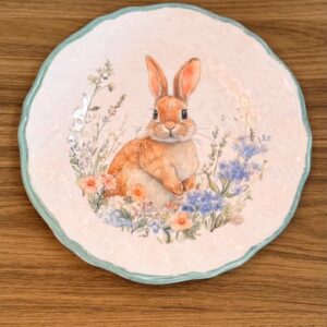 Prato sobremesa melamina flores e coelho borda azul