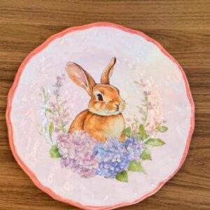 Prato sobremesa melamina flores e coelho borda rosa