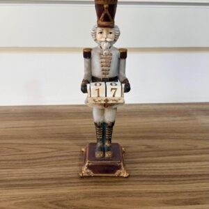 Calendário quebra nozes marrom e dourado 31cm