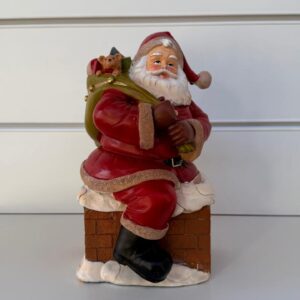 Noel na chaminé com presentes em resina 28cm