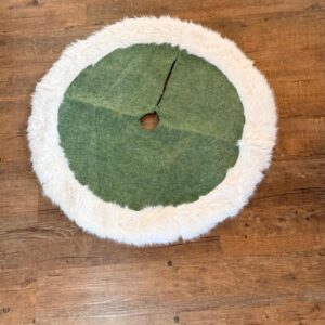 Saia verde com borda branca peluciada 100cm