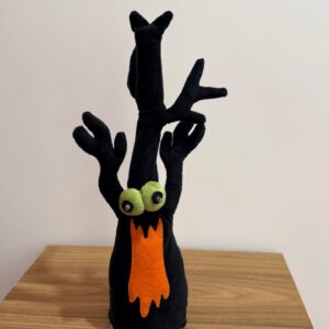 Árvore de pelúcia mal assombrada mov som 35cm