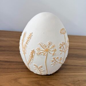 Ovo cerâmica branco e dourado 15cm