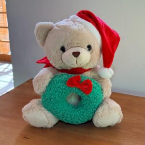 Urso pelúcia com guirlanda 31cm