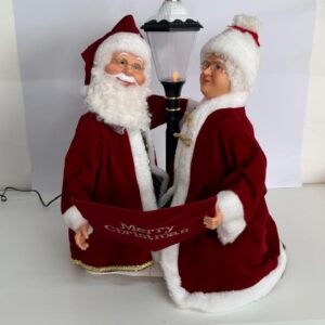 Mamãe e Papai Noel com som, mov e led 45x35cm