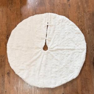 Saia branca pelúcia com relevo 100cm