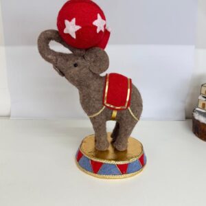 Elefante com bola circo 30x41cm