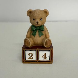 Ursinho com calendário resina 10x6cm